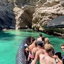 Sesimbra : Tour en bateau des plages et grottes d'Arrábida avec plongée en apnée