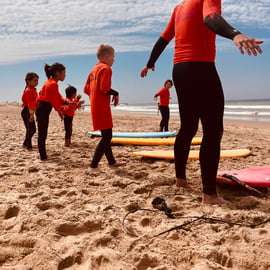 Cours de surf pour débutants à Caparica (Lisbonne)