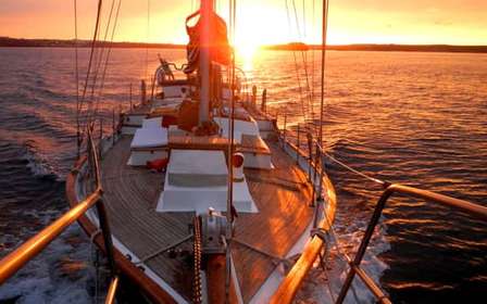 Lisbonne : Le jour ou le coucher du soleil sur un voilier d'époque