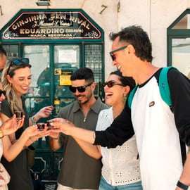 Visite culinaire en petit groupe à Lisbonne : mangez et buvez comme un habitant de la ville