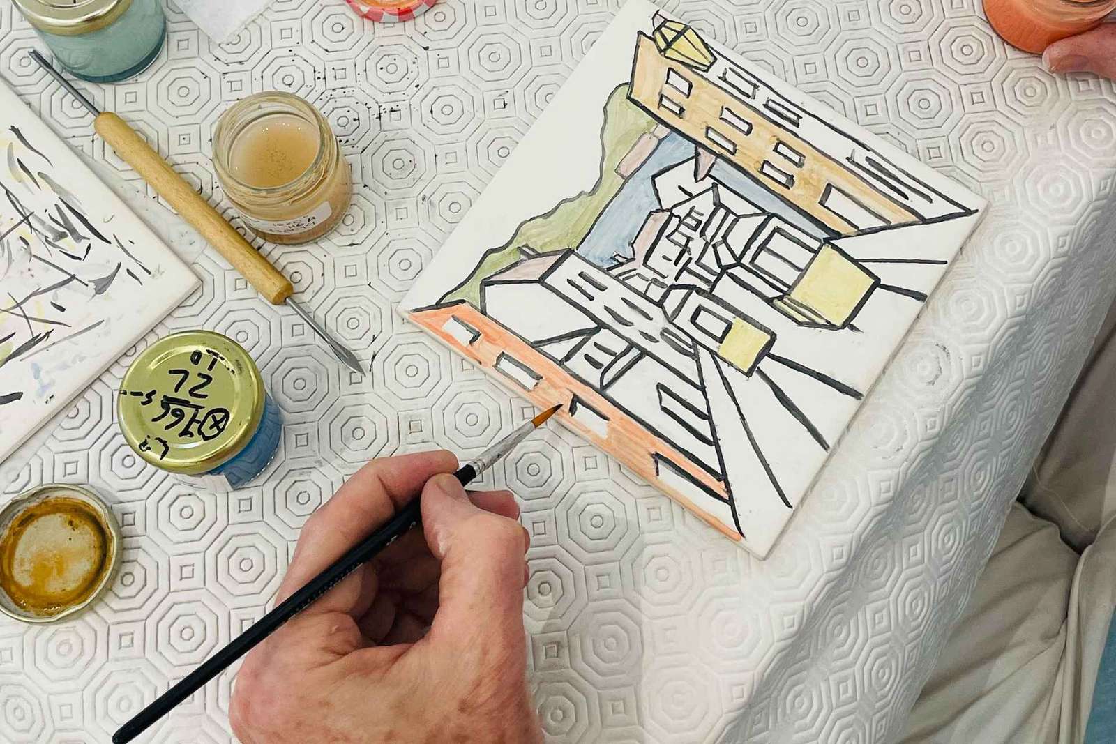Peignez votre carreau et créez votre pièce unique dans une galerie d'art à Lisbonne