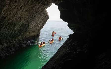Depuis Lisbonne : Visite en petit groupe du parc d'Arrabida en kayak