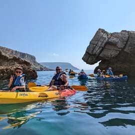 Sesimbra: visite guidée en kayak du parc naturel d'Arrabida et des grottes