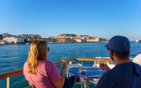 Lisbonne : Tour en bateau sur le fleuve Tage avec une boisson incluse