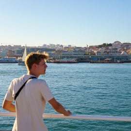 Lisbonne : Tour en bateau sur le fleuve Tage avec une boisson incluse