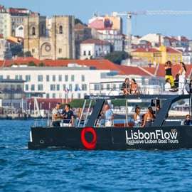 Lisbonne : excursion en bateau avec boissons (petit groupe, sans foule)