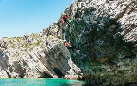 Lisbonne : Aventure de coasteering dans le parc naturel de Sesimbra/Arrábida