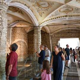 Au départ de Lisbonne : Évora, chapelle des os et visite œnologique dans l'Alentejo