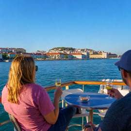 Lisbonne : Tour en bateau sur le fleuve Tage avec une boisson incluse