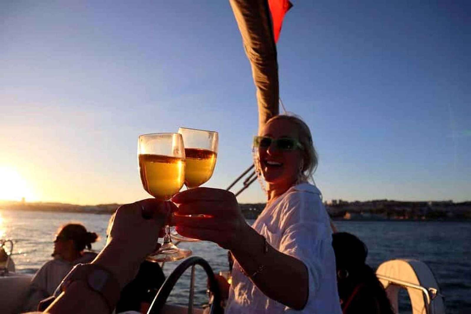 Lisbonne : croisière en voilier au coucher du soleil (max. 10)