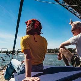Lisbonne : Croisière en bateau à voile à la découverte de la ville avec boissons et en-cas