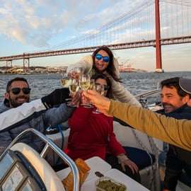 Lisbonne : Excursion en bateau-boutique privé - Naviguez avec style