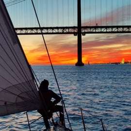 Lisbonne : Excursion en bateau-boutique privé - Naviguez avec style