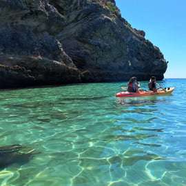 Sesimbra : plage de Ribeiro Cavalo, grottes et excursion en kayak dans l'Arrábida