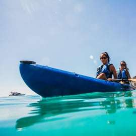 Sesimbra: visite guidée en kayak du parc naturel d'Arrabida et des grottes