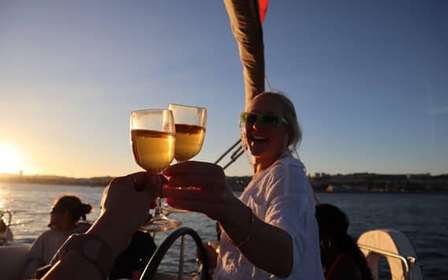 Lisbonne : croisière en voilier au coucher du soleil (max. 10)