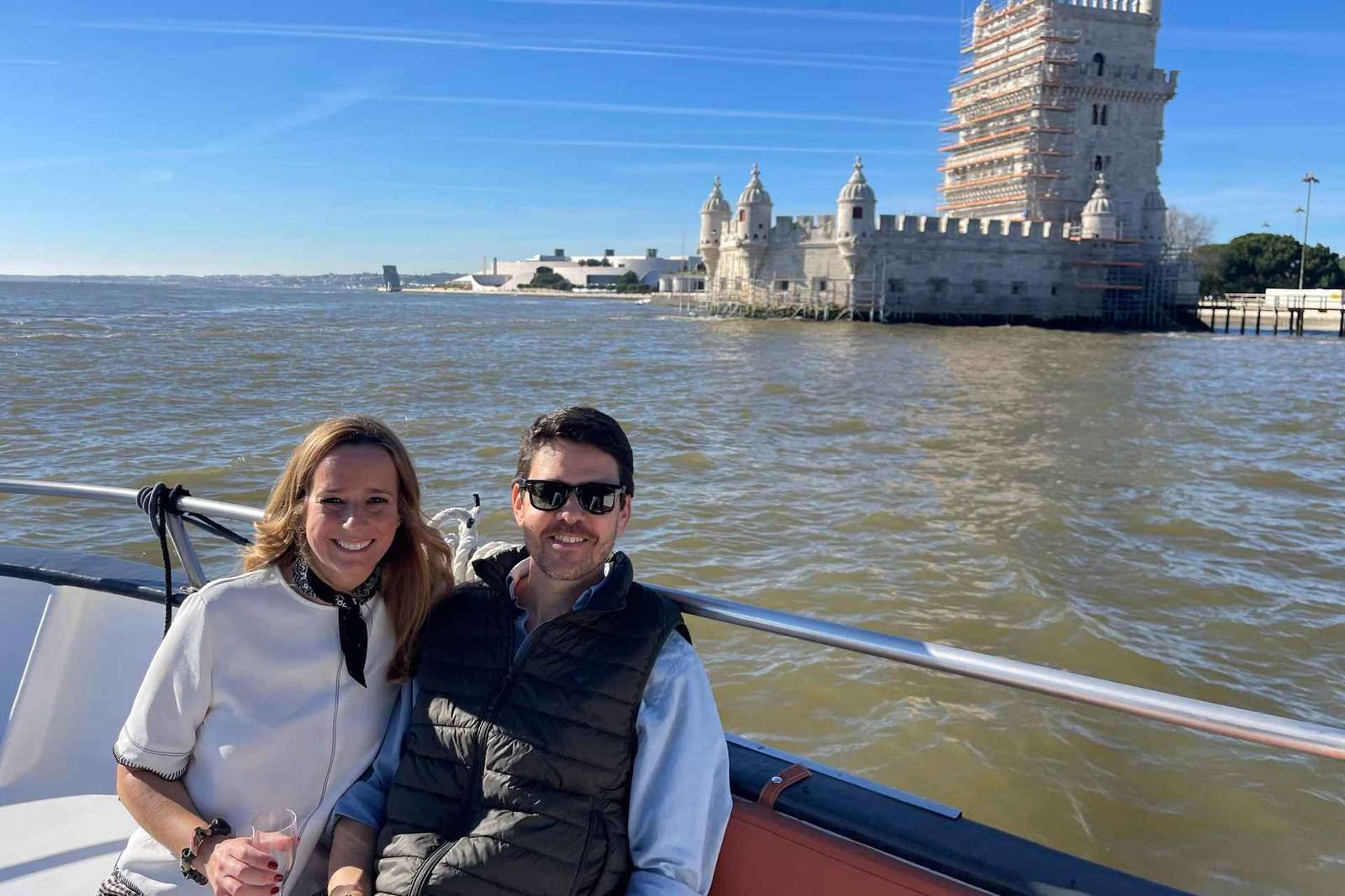 Lisbonne : excursion en bateau avec boissons (petit groupe, sans foule)
