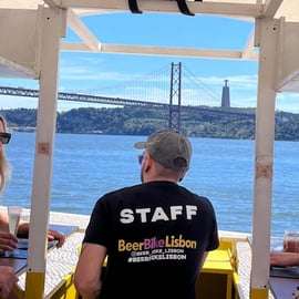 Lisbonne : visite touristique à vélo d'une heure avec bière ou sangria