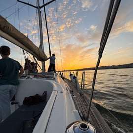 Lisbonne : croisière en voilier au coucher du soleil (max. 10)