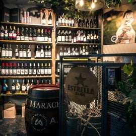 Lisbonne : Visite guidée en tuk tuk de 4 heures avec dégustation de mets et de vins