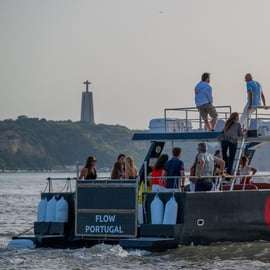 Lisbonne : excursion en bateau avec boissons (petit groupe, sans foule)