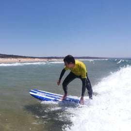 Lisbonne : Leçon de surf sur la plage de Costa de Caparica