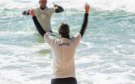 Ericeira : cours de surf en groupe avec des moniteurs locaux