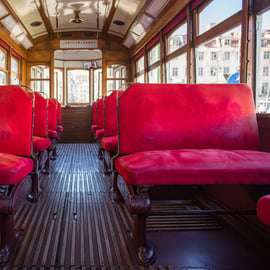 Lisbonne : Visite des collines en tramway rouge par la ligne 28, billet de 24 heures