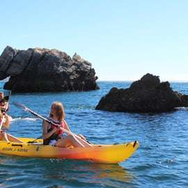 Sesimbra : plage de Ribeiro Cavalo, grottes et excursion en kayak dans l'Arrábida