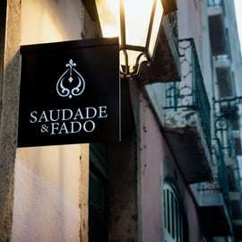 Lisbonne : Spectacle de fado avec du vin Quinta do Gradil dans le quartier Baixa-Chiado