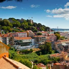 Lisbonne : Visite des collines en tramway rouge par la ligne 28, billet de 24 heures