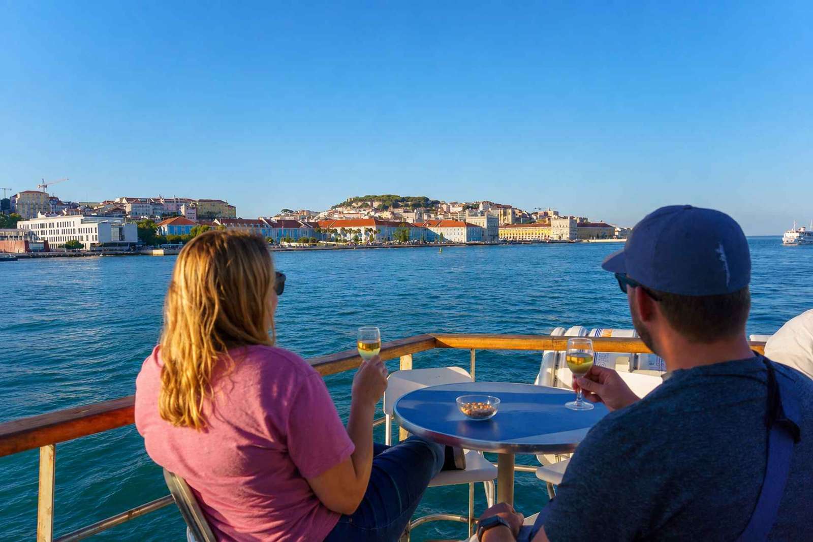 Lisbonne : Tour en bateau sur le fleuve Tage avec une boisson incluse
