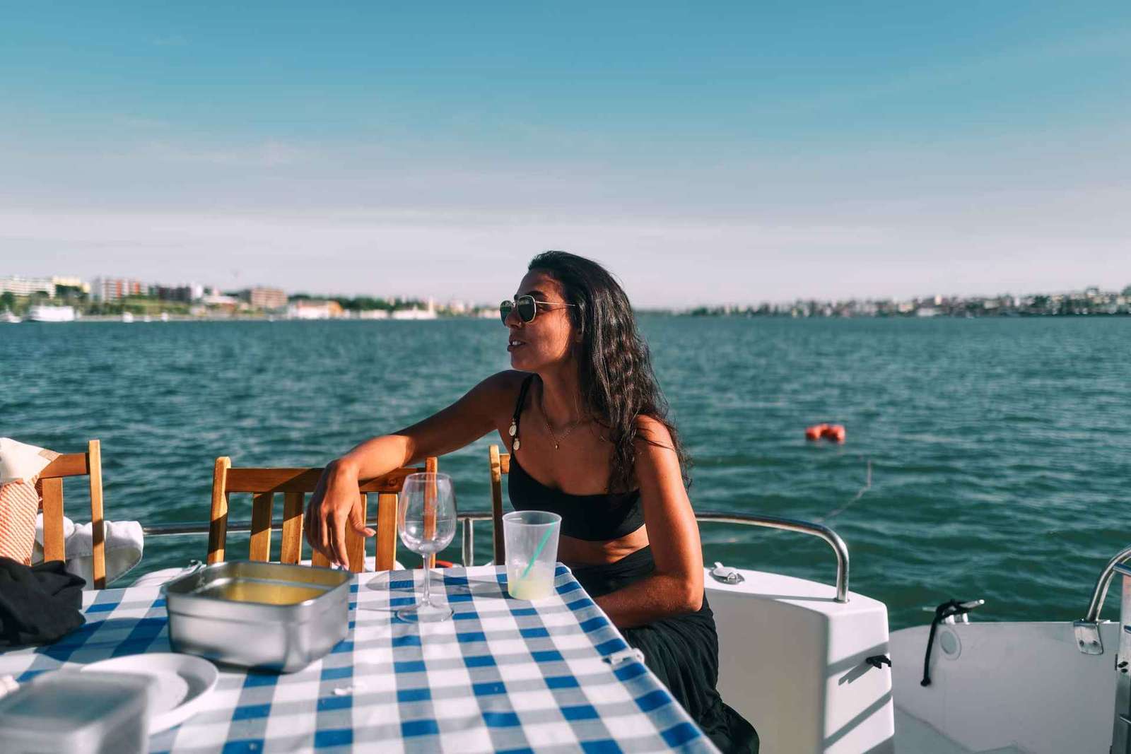 Lisbonne : Visite privée en catamaran de luxe avec boisson de bienvenue