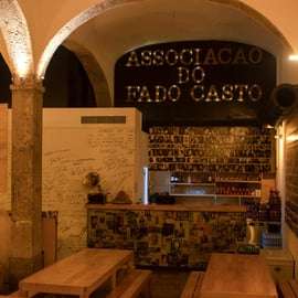 Lisbonne : Nuit du fado avec dîner dans un club de fado