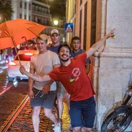 Lisbonne : Tournée des bars avec open bar et entrée dans un club VIP