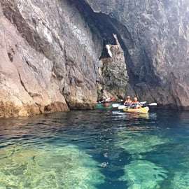 Sesimbra : plage de Ribeiro Cavalo, grottes et excursion en kayak dans l'Arrábida