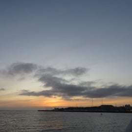 Cascais : Excursion en bateau au coucher du soleil avec boissons de bienvenue