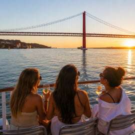Lisbonne : Visite du fleuve Tage au coucher du soleil avec collations et boissons