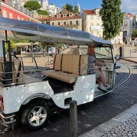 Lisbonne : visite touristique de 2 heures en TukTuk avec prise en charge gratuite