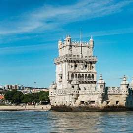 Lisbonne : Croisière en bateau à voile à la découverte de la ville avec boissons et en-cas