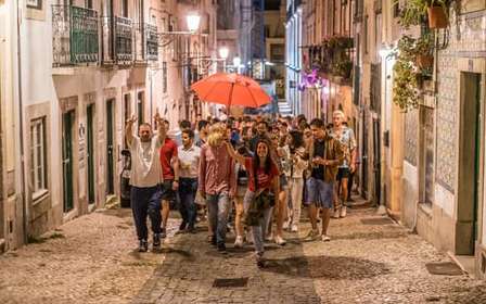 Lisbonne : Tournée des bars avec open bar et entrée dans un club VIP