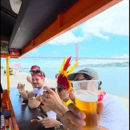 Lisbonne : visite touristique à vélo d'une heure avec bière ou sangria
