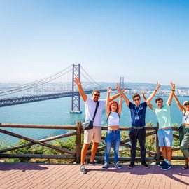 Lisbonne : Excursion d'une journée à Arrábida et Sesimbra avec vin
