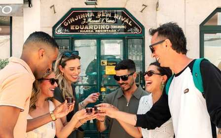 Visite culinaire en petit groupe à Lisbonne : mangez et buvez comme un habitant de la ville