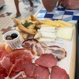Lisbonne : Visite guidée en tuk tuk de 4 heures avec dégustation de mets et de vins