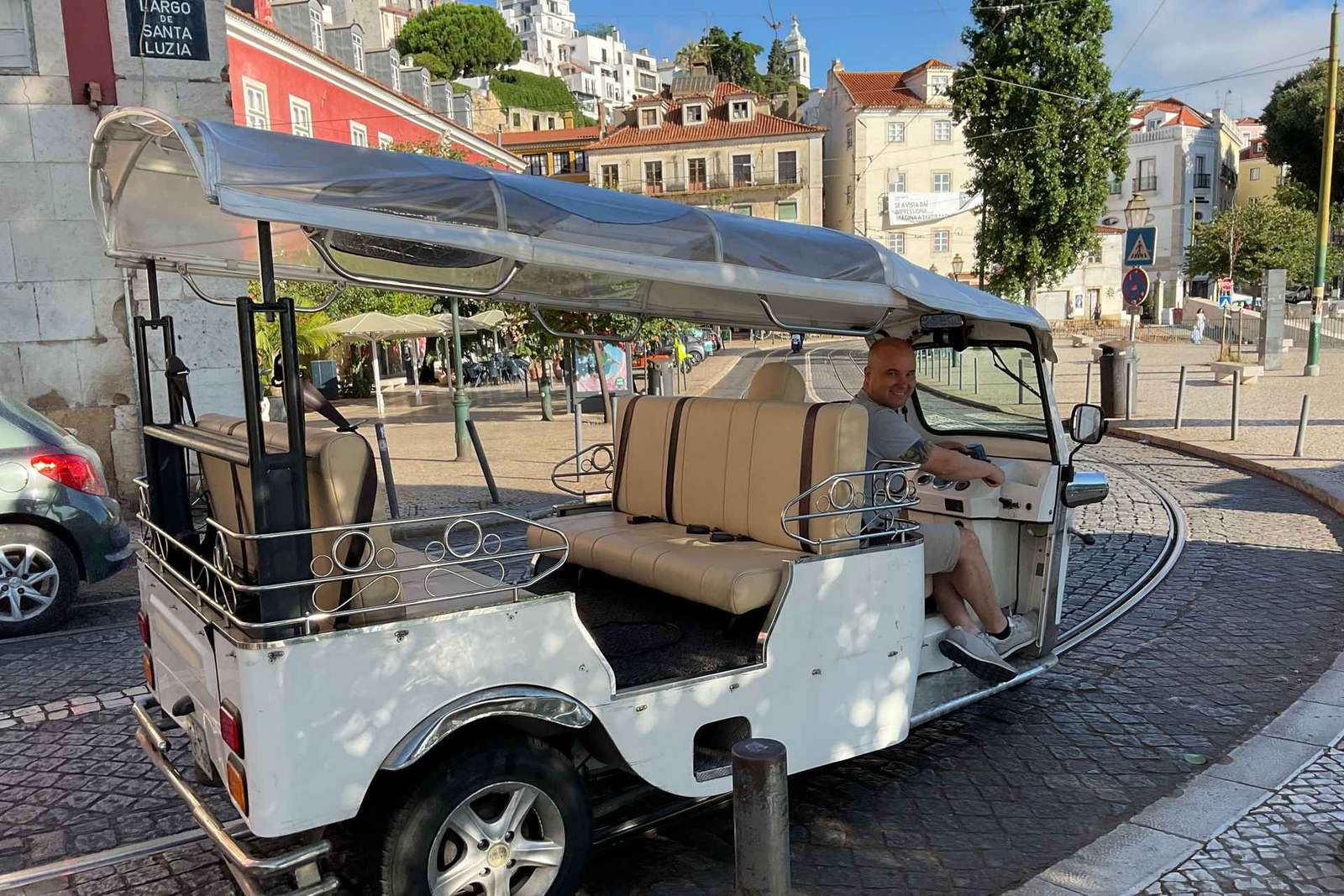 Lisbonne : visite touristique de 2 heures en TukTuk avec prise en charge gratuite