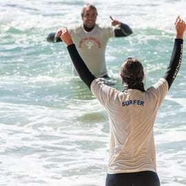 Ericeira : cours de surf en groupe avec des moniteurs locaux