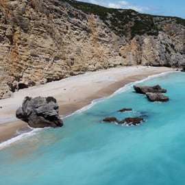 Sesimbra : Tour en bateau des plages et grottes d'Arrábida avec plongée en apnée