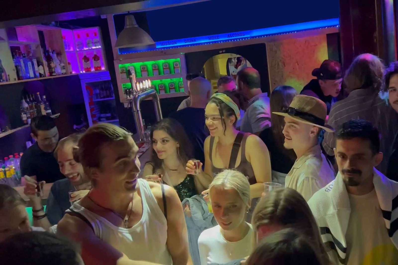 Tournée des bars de Lisbonne : Boissons illimitées, shots et entrée au club V.I.P.